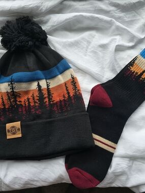 Locale Outdoors Lodgepole Sunset Knit Beanie & Matching Socks Set